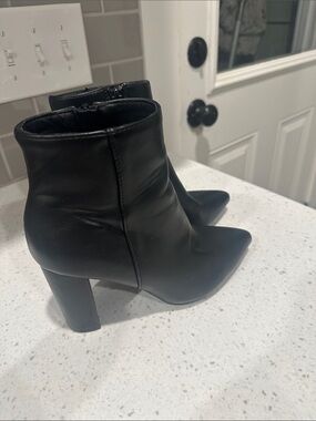 Dream Pairs Black Pointed Toe Block Heel Ankle Booties
